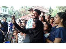വിപി സാനുവിനെ കാണാൻ മലപ്പുറത്ത് തിരക്ക്: വെയിലിനെ കൂസാതെ 82വയസ്സുകാരന്‍ മൊയ്തീന്‍കുട്ടി