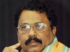 രാഷ്ട്രീയത്തില്‍ ശത്രുക്കളേക്കാള്‍ കൂടുതല്‍ മിത്രങ്ങളായ ശത്രുക്കള്‍: ശ്രീധരന്‍പിള്ള