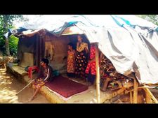  കോടികള്‍ ചിലവഴിച്ചിട്ടും വയനാട്ടിലെ ദുരിതമൊഴിയുന്നില്ല; പ്ലാസ്റ്റിക് കൂരയില്‍ ആദിവാസി കുടുംബത്തിന്റെ നരകജീവിതം,  അപകടത്തില്‍ ഇരുകാലുകളും തകര്‍ന്ന മണിയുടെ കുടുംബം വീടിനായി കേഴുന്നു!!