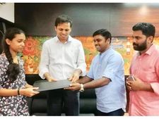 ആര്യ തനിച്ചല്ല!! കൂട്ടിന് ഒരു നാടുണ്ട് അച്ഛന്‍ കണ്ണു തുറക്കുന്നത് കാത്ത്, പഠിച്ചുയരാനും കരുത്തേകി!! 