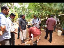  ചേലേമ്പ്രയിലെ ചെള്ള് പനി മരണം;  ജില്ലാ മെഡിക്കല്‍ സംഘം പരിശോധന നടത്തി,  എലി, അണ്ണാന്‍ തുടങ്ങിയ ജീവികളുടെ ചെവികളില്‍ നിന്നുണ്ടാകുന്ന വളരെ ചെറിയ ചെള്ളെന്ന് ജില്ലാ മെഡിക്കല്‍ ഓഫീസര്‍!!