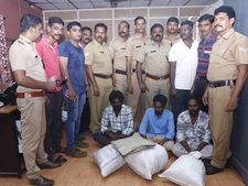 തൃശൂര്‍ റെയില്‍വേ സ്റ്റേഷന്‍ പരിസരത്തുനിന്നു മൂന്ന് ബാഗില്‍ കടത്തി കൊണ്ടു വന്ന 21 കിലോ കഞ്ചാവ് പിടികൂടി.:  മൂന്നുപേര്‍ പിടിയില്‍  