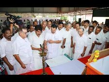 പിണറായി വിജയന്റെ വിദേശ യാത്ര പെരുമാറ്റചട്ടം നിലനിൽക്കെ...  തെരഞ്ഞെടുപ്പു കമ്മിഷന്‍ പരിശോധിക്കണമെന്ന് കെ മുരളീധരൻ