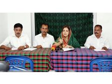 പര്‍ദയ്‌ക്കെതിരായ പ്രസ്താവന: താക്കറെ മാപ്പു പറഞ്ഞില്ലെങ്കില്‍ നിരാഹാരമെന്ന് നുസ്‌റത്ത് ജഹാന്‍ 