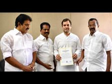  രാഹുല്‍ഗാന്ധിക്ക് വിജയസര്‍ട്ടിഫിക്കറ്റ് കൈമാറി; വയനാട്ടിലെ വോട്ടര്‍മാര്‍ക്ക് നന്ദി പറയാന്‍ ഉടനെത്തുമെന്ന് രാഹുല്‍