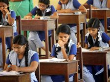 വിദ്യാർഥികൾക്കായി അധ്യാപകന്‍ പരീക്ഷ എഴുതിയ സംഭവം: കോഴിക്കോട് അധ്യാപകന്‍ കുറ്റം സമ്മതിച്ചു!!