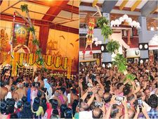 തൃശൂര്‍ പൂരത്തിന്  കൊടിയേറി.... 13 നു പൂരം വരെ ഇനി ചര്‍ച്ചകള്‍ വിസ്മയക്കാഴ്ചകളെക്കുറിച്ച്,  ശക്തന്റെ തട്ടകം പൂരത്തിരക്കില്‍...