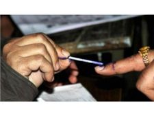  വോട്ടിനെചൊല്ലി ഇടുക്കിയും... അതിര്‍ത്തി ഗ്രാമങ്ങളില്‍ ഇരട്ട വോട്ട് നടന്നതായി ആരോപണം!!!