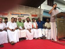  മലപ്പുറത്തെ സിപിഎം പ്രാദേശിക നേതാവ് കോൺഗ്രസിലേക്ക്; അംഗത്വം കൈമാറിയത് വിടി ബൽറാം എംഎൽഎ, ഇനിയും കൂടുതലാളുകൾ  സിപിഎമ്മിൽ നിന്ന് കോൺഗ്രസിലെത്തുമെന്ന് ബൽറാം!!