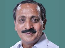 നിപ്പ: കോഴിക്കോട്  താത്കാലിക ജീവനക്കാർക്കു പിന്തുണയുമായി എം കെ രാഘവൻ, സ്ഥിരനിയമനം നല്‍ക​ണമെന്ന്!