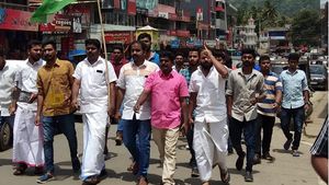 എലിയെ പേടിച്ച് താലൂക്ക് ആശുപത്രി ചുടണോ,  അടിമാലി താലൂക്ക് ആശുപത്രിയില്‍ എലിശല്യം;  യൂത്ത് കോണ്‍ഗ്രസ് പ്രതിഷേധ സമരം നടത്തി....