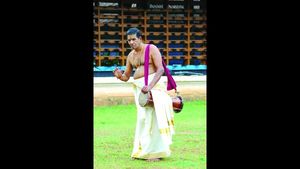 പല്ലാവൂര്‍ സഹോദരന്‍മാരുടെ രീതിയില്‍ പഞ്ചവാദ്യം ആരംഭിക്കുന്ന അപൂര്‍വം പ്രമാണിമാരിലൊരാള്‍... മധ്യ കേരളത്തിലെ കലാഗ്രാമങ്ങളില്‍ പ്രമുഖ സ്ഥാനത്താണ് അന്നമനട പരമേശ്വര മരാർ