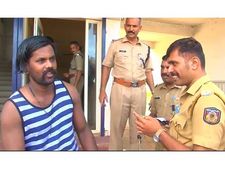 പട്ടാപ്പകൽ യുവാവ് എടിഎം കുത്തിപ്പൊളിച്ചു: ചേർത്തലയിൽ മാനസികാസ്വാസ്ഥ്യമുള്ള യുവാവ് പിടിയിൽ 
