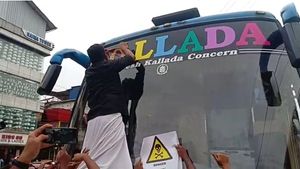 കല്ലട ബസിനെതിരെ യൂത്ത് കോൺഗ്രസ് പ്രതിഷേധം; കൊണ്ടോട്ടിയിൽ ബസ് തടഞ്ഞു, കല്ലട 'കൊല്ലട'യാക്കി!!