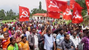 ചിന്നക്കനാലില്‍ സിഐടിയു സമരം അവസാനിപ്പിച്ചു; നേതാക്കള്‍ ജില്ലാ കളകടറുമായി ചര്‍ച്ച നടത്തി, തൊഴിലാളികള്‍ക്ക് ഭൂമി നല്‍കാന്‍ തീരുമാനം