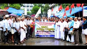 വിദ്യാഭ്യാസ വായ്പാ തിരിച്ചടവിനായി സര്‍ക്കാര്‍ പ്രഖ്യാപിച്ചത് 900 കോടി രൂപ; വിനിയോഗിച്ചത് ഒരു കോടി മാത്രം, വിദ്യാര്‍ത്ഥികളുടെ രക്ഷിതാക്കള്‍ മാര്‍ച്ചും ധര്‍ണയും നടത്തി!
