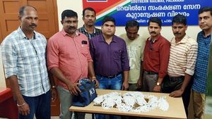 പാലക്കാട് വൻ കഞ്ചാവ് വേട്ട; ലക്ഷങ്ങൾ വിലവരുന്ന ലഹരിമരുന്നും പത്തു കിലോ വെള്ളി ആഭരണങ്ങളും പിടികൂടി
