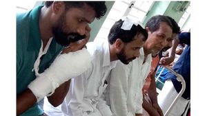 മദ്രസയില്‍ അതിക്രമിച്ചു കയറി അക്രമം:  പരുക്കേറ്റ അധ്യാപകരടക്കം ആറുപേര്‍ മെഡിക്കല്‍ കോളജില്‍