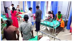 മാങ്കുളത്ത് തോട്ടം തൊഴിലാളികള്‍ സഞ്ചരിച്ചിരുന്ന ജീപ്പ് കൊക്കയിലേക്ക് മറിഞ്ഞു; 14 പേര്‍ക്ക് പരിക്ക്