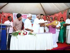  പ്രളയത്തെ അതിജീവിച്ച് ഇടുക്കി മുന്നോട്ട്,  കെയര്‍ ഹോം പദ്ധതിയില്‍ ഏഴു വീടുകള്‍കൂടി... ഭവനങ്ങളുടെ താക്കോല്‍ ദാനം  നടത്തി