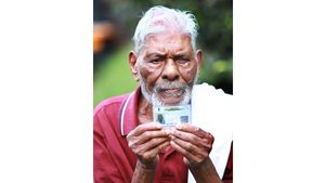    വോട്ടിനു മുന്നില്‍ പൈങ്കനെ തോല്‍പ്പിക്കാനാവില്ല മക്കളെ... ഇടുക്കിയിലെ തദ്ദേശസ്വയംഭരണ സ്ഥാപനങ്ങളില്‍ ഉപതിരഞ്ഞെടുപ്പ് നടന്നു,  107-ാം വയസില്‍ താരമായി പൈങ്കന്‍!