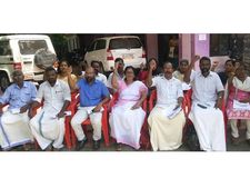 പറവൂരിൽ ലൈഫ് പദ്ധതി അട്ടിമറിച്ചു; പ്രതിപക്ഷം കൗൺസിലിൽ നിന്ന് ഇറങ്ങിപ്പോയി