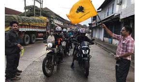  ഫാദേഴ്‌സ് ഡേയില്‍ അച്ഛനെ ബൈക്കിലിരുത്തി ഹെല്‍മെറ്റിട്ട്  ബോധവത്കരണം; വേറിട്ട ആഘോഷം