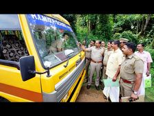  സ്‌കൂള്‍ തുറന്നു; കുട്ടികള്‍ക്ക് സുരക്ഷ ഉറപ്പുവരുത്താന്‍ കര്‍ശന നടപടികളുമായി പോലീസ്, മോട്ടോര്‍ വാഹനവകുപ്പ് നടത്തിയ പരിശോധനയില്‍ ആദ്യദിനം വയനാട് പിടിയിലായത് ഏഴ് വാഹനങ്ങള്‍ 