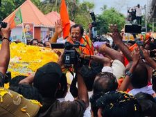 സമഗ്ര എമിഗ്രേഷന്‍ ബില്‍, മൃതദേഹങ്ങള്‍ നാട്ടിലെത്തിക്കാന്‍ സൗകര്യം: പ്രവാസികള്‍ക്കായി മന്ത്രി വി. മുരളീധരന്റെ വാഗ്ദാനപ്പെരുമഴ