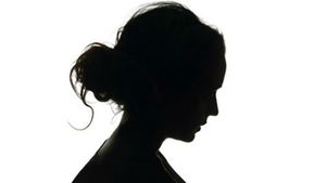 പോലീസുകാരനെതിരെ യുവതി നല്‍കിയ പരാതിയില്‍ നിസ്സാര വകുപ്പ്; പുനരന്വേഷണം വേണമെന്ന് വനിതാകമ്മിഷന്‍