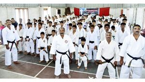  വയനാട്ടിലെ സ്‌കൂളുകളില്‍ കരാത്തെ പരിശീലനം സജീവമാകുന്നു; പരിശീലനത്തില്‍ മൂന്ന് പതിറ്റാണ്ട് പിന്നിട്ട് ക്വാഷി പിവി സുരേഷ്