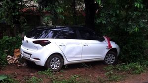  കാര്‍ നിയന്ത്രണം വിട്ട് മരത്തിലിടിച്ചു... കാറിലുണ്ടായിരുന്ന രണ്ടരമാസം പ്രായമുള്ള കുഞ്ഞിന് ദാരുണാന്ത്യം, സംഭവം മലപ്പുറത്ത്!!