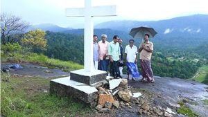 കുരിശുപാറ ഹോളിക്രോസ് ദേവാലയത്തിന്റെ കുരിശടി തകര്‍ക്കാന്‍ ശ്രമം; കരുതികൂട്ടിയെന്ന് വിശ്വാസികള്‍!