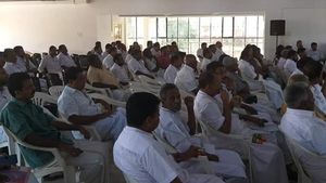 ആലപ്പുഴയിൽ കോൺഗ്രസിനുള്ളിൽ പൊട്ടിത്തെറി; നേതാക്കളെ ഒഴിവാക്കി തങ്ങളെ കരുവാക്കിയെന്ന് നടപടിക്ക് വിധേയരായ നേതാക്കൾ, തോൽവിക്ക് കാരണം ഷാനിമോൾ മാത്രമാണെന്ന് ഒരു വിഭാഗം!