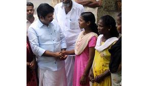  ആദിവാസികളുടെ അഭിമാനമായ ഒന്നാം റാങ്കുകാരി ദിവ്യക്ക് വീടവെക്കാനും പഠനസഹായവുമൊരുക്കാനും സഹായം 