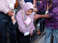  കേരളത്തില്‍നിന്നും ഹജ്ജ്  ആദ്യ സംഘം യാത്രയായി: ആദ്യസംഘത്തില്‍ 300പേര്‍!! 