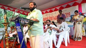 വിദേശികൾ ഒട്ടനവധി, തുഷാരഗിരിയെ  സാഹസിക ടൂറിസം കേന്ദ്രമാക്കും: കടകംപള്ളി  സുരേന്ദ്രന്‍