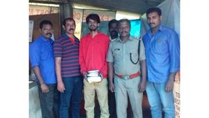 കഞ്ചാവുമായി ബീഹാർ സ്വദേശി മുത്തങ്ങയിൽ പിടിയിൽ; കഞ്ചാവ് എത്തിച്ചത് സുഹൃത്തുക്കൾക്ക് വേണ്ടി, പോലീസ് വലയിലായത്  കമ്പ്യൂട്ടര്‍ സയന്‍സ് എഞ്ചിനീയർ!
