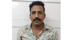 പലിശക്ക് പണം ഈടാക്കുന്നുവെന്ന് പരാതി; കുന്നംകുളത്ത് സിപിഎം പ്രവര്‍ത്തകന്റെ വീട്ടില്‍നിന്ന് വാളും തോക്കും ആധാരങ്ങളും പിടിച്ചെടുത്തു