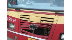 കെ എസ് ആര്‍ ടി സി ബസിന് നേരെ കാട്ടാനയുടെ ആക്രമണം: ബസിന്റെ മുന്‍ഭാഗത്തിന് കേടുപാടുകള്‍; ആക്രമണം പെരിക്കല്ലൂര്‍-കോഴിക്കോട് ബസിന് നേരെ