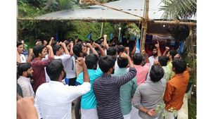 കഞ്ഞിമുക്കിയ ഖദറില്‍ ആത്മസംതൃപ്തി അടയുന്നവർ സംഘടനയെ വിമർശിക്കേണ്ട; കോൺഗ്രസ് നേതൃത്വത്തിനെതിരെ രൂക്ഷ വിമർശനവുമായി കെഎസ് യു!