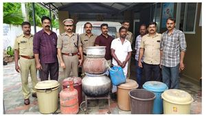 വാടകവീട്ടില്‍ വാറ്റ്; ഒരാള്‍ അറസ്റ്റില്‍ : 150 ലിറ്റര്‍ വാഷും ചാരായവും പിടിച്ചെടുത്തു