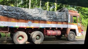  മാമ്പഴ ജ്യൂസെന്ന വ്യാജേന കടത്തിയത് കാര്‍ബണേറ്റഡ് സോഫ്റ്റ് ഡ്രിംഗ്‌സ്; 35000 ബോട്ടില്‍ കാര്‍ബണേറ്റഡ് സോഫ്റ്റ് ഡ്രിംഗ്‌സ് പിടികൂടി, സംഭവം മലപ്പുറത്ത്...