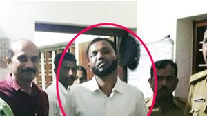 രക്ഷപെടാൻ ശ്രമിച്ച മയക്കുമരുന്ന് കടത്തുകാരനെ സാഹസികമായി പിടികൂടി,  എക്സൈസ് ഉദ്യോഗസ്ഥന് വെടിയേറ്റു