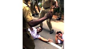 പിഎസ് സി ചെയര്‍മാന്റെ വീട്ടിലേക്ക് പ്രതിഷേധ മാര്‍ച്ച്; അമ്പതോളം പേർക്കെതിരെ പോലീസ് കേസ് 