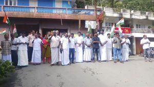 പൊതുമരാമത്ത് റോഡുകളിൽ വികസനം എത്തുന്നില്ല; അടിമാലിയിൽ കോൺഗ്രസിന്റെ റോഡ് ഉപരോധ സമരം!