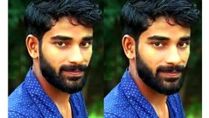  കയ്യില്‍ വിലങ്ങുവെക്കുന്നതിനിടയില്‍  അരീക്കോട് എസ്.ഐയെ കത്തിക്കൊണ്ട് കുത്തിയ കഞ്ചാവ്‌കേസിലെ പ്രതി കോടതിയില്‍ കീഴടങ്ങി