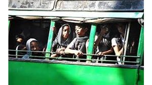 വിദ്യാര്‍ഥിയെ ബസില്‍നിന്ന് എഴുന്നേല്‍പ്പിച്ചു: ഇരുന്ന് യാത്ര ചെയ്യുന്നത് വിലക്കരുതെന്ന് നിർദേശം!!