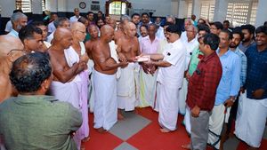 ഈഴവ ജാതിയായി പരിവർത്തനം ചെയ്യാനുള്ള ശ്രമം ആസൂത്രിതം.. എതിർപ്പുമായി തീയ്യക്ഷേമസഭ!