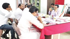  വിലക്ക് മറികടന്ന് ജലവിഭവമന്ത്രിയുടെ പിഎക്ക് തെങ്ങിന്‍ തൈകള്‍ വിറ്റു; സംഭവം ഒതുക്കാന്‍ അപേക്ഷിച്ച കര്‍ഷകര്‍ക്കെല്ലാം തൈകള്‍ നല്‍കുമെന്ന് കൃഷിവകുപ്പ് 